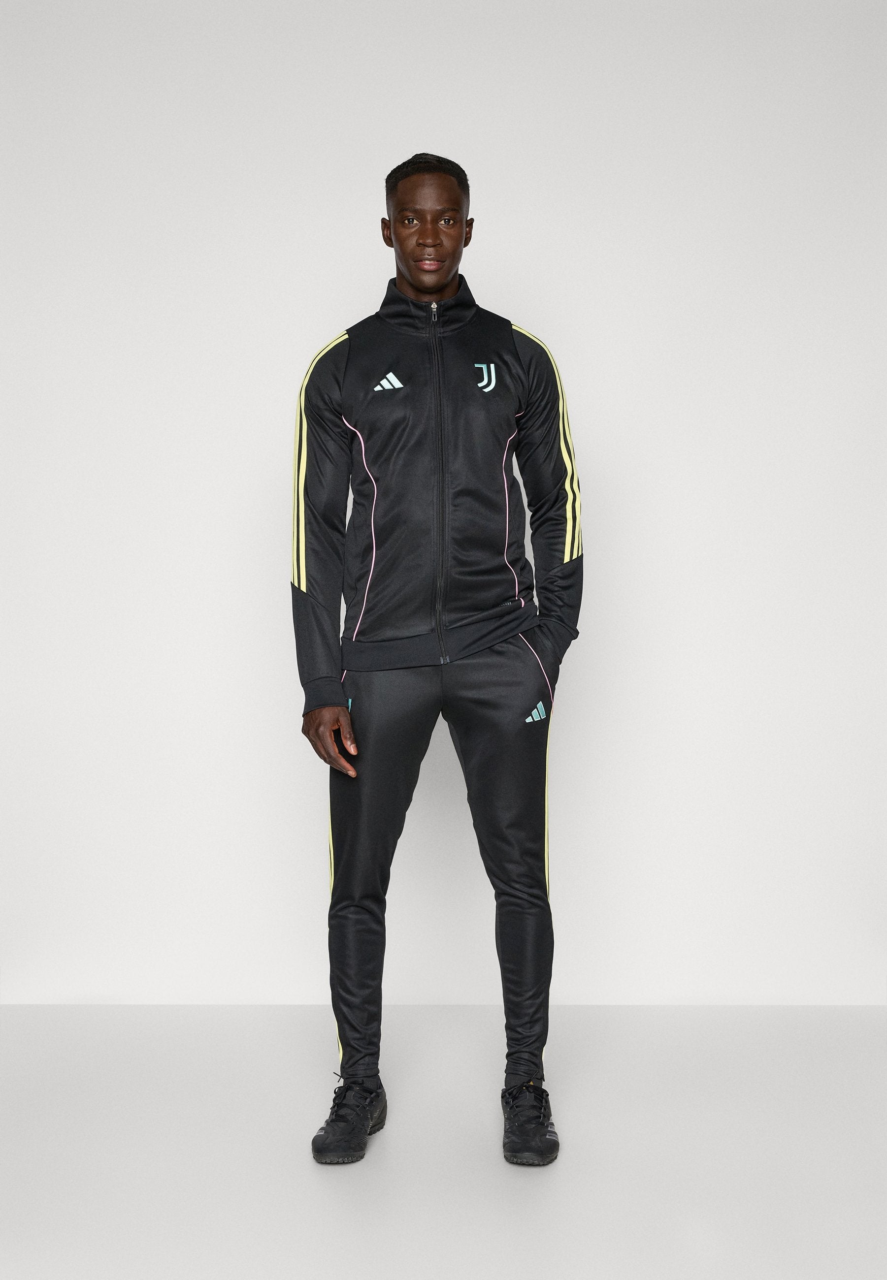 ENSEMBLE DE FOOT